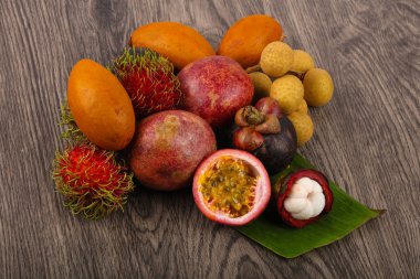 tropikal meyve karışımı