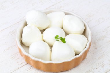Kabın içinde Mozzarella peyniri