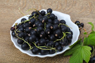 Siyah kuş üzümü yığın