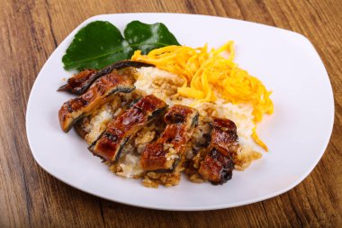 Unaju - yılan balığı pirinç