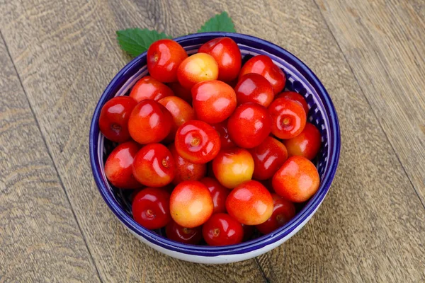 Sweet cherry berries — Stock Photo, Image