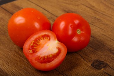 Kırmızı parlak domates