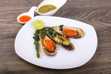 Ispanaklı pişmiş midye