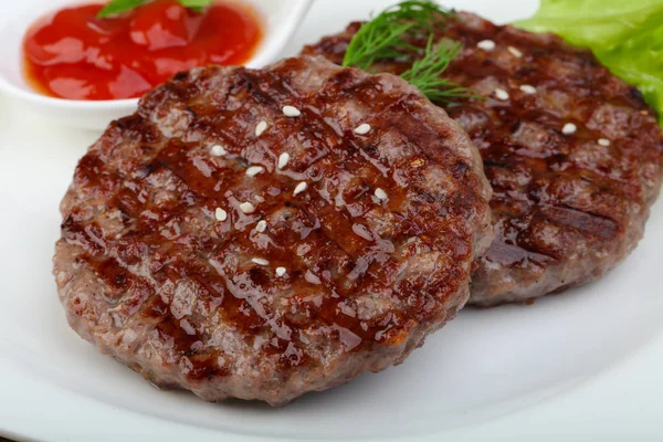 Gegrillte Burger-Schnitzel — Stockfoto
