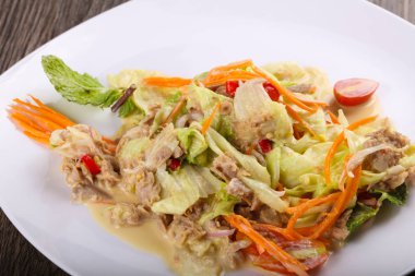 Lezzetli ton balıklı salata 