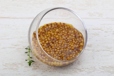 Kabın içinde hardal dijon