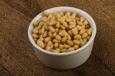 kabın içinde sedir fındık 