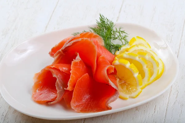 Heerlijke plakjes zalm — Stockfoto