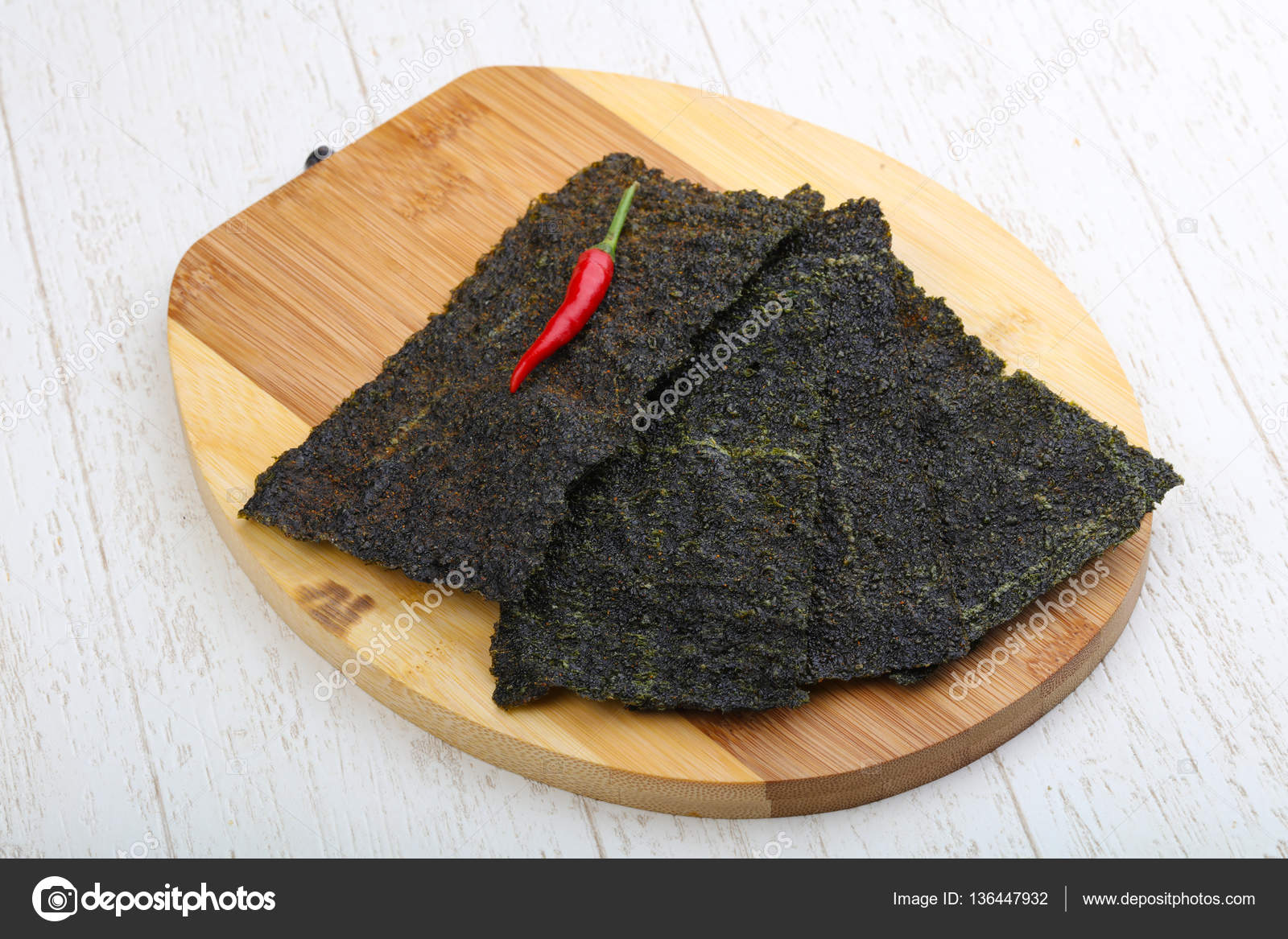 Nori seaweed sheets Stock Photo by ©AndreySt 136447932