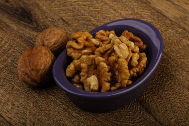 Kabın içinde açık ceviz