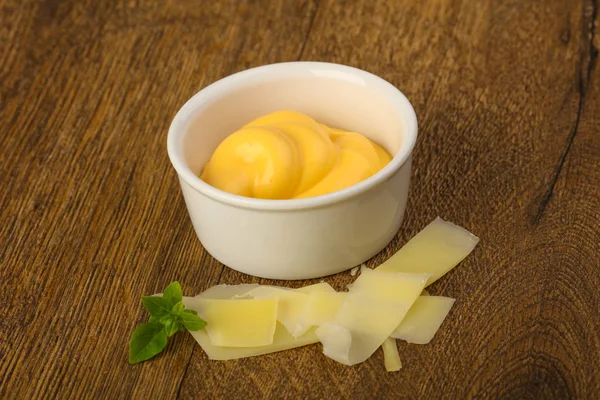 Ízletes sajt mártással — Stock Fotó