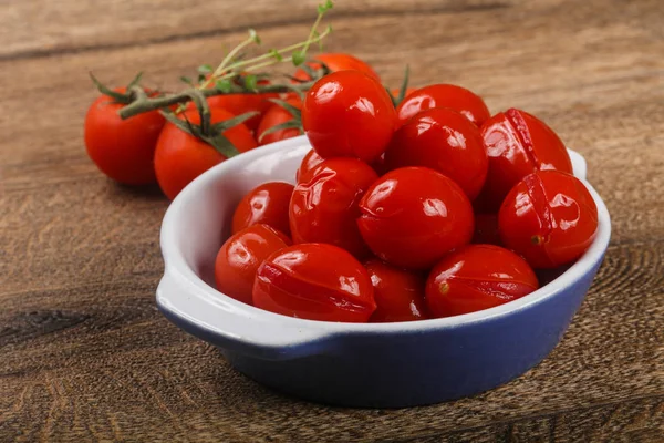 Eingelegte Kirschtomaten — Stockfoto