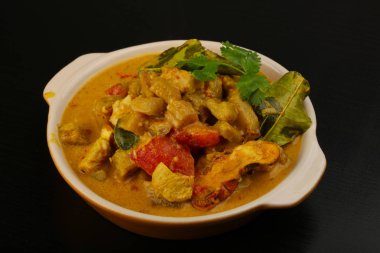 Baharatlı Körili tavuk