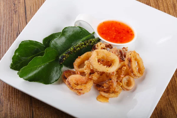 Kızarmış kalamar halkaları