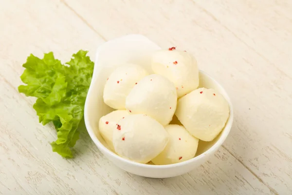 Mozzarella kulki w misce — Zdjęcie stockowe