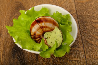 Peynir ile lezzetli salyangoz