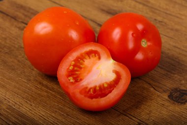 Kırmızı parlak domates