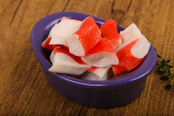 Caranguejo surimi vara na placa — Fotografia de Stock