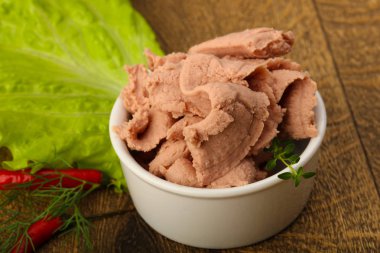 Kabın içinde karaciğer pasta