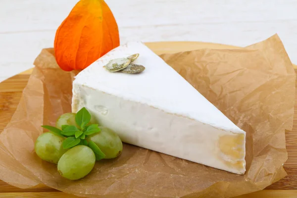 Queijo Brie saboroso — Fotografia de Stock