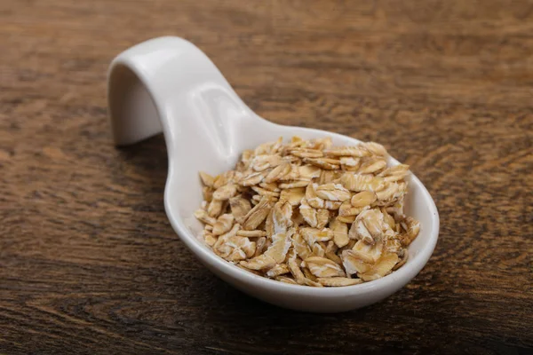 Avena cruda en el tazón —  Fotos de Stock