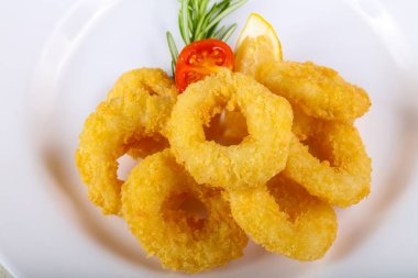 Kızarmış kalamar halkaları