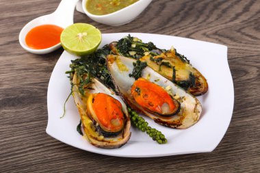 Ispanaklı pişmiş midye