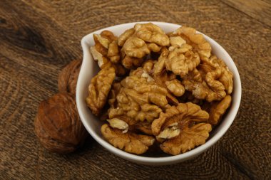 Kabın içinde açık ceviz