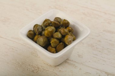 Kabın içinde turşu Kapari