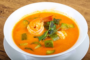 Karides ile baharatlı köri