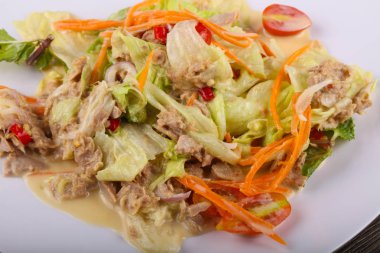 Lezzetli ton balıklı salata 