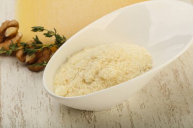 Parmesan peyniri rendesi