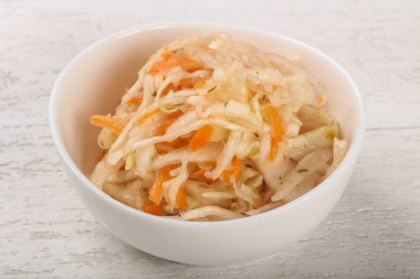 Çiğ lahana turşusu