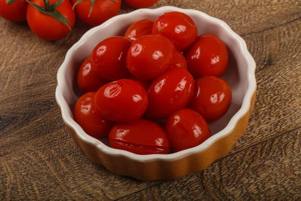 Маринованные помидоры черри — стоковое фото