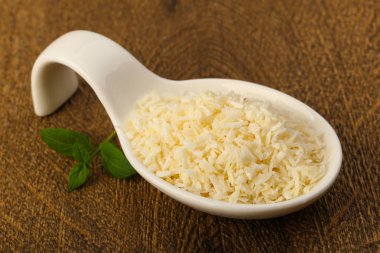 Kabın içinde Hindistan cevizi pul