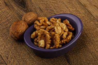 Kabın içinde açık ceviz