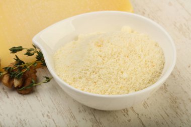 Parmesan peyniri rendesi