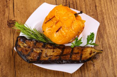 Izgara patlıcan biber ile