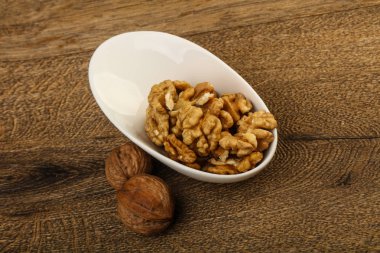 Kabın içinde açık ceviz