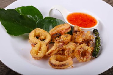 Kızarmış kalamar halkaları