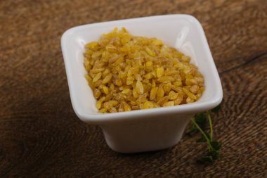 Kabın içinde ham bulgur 