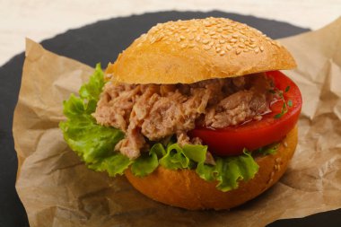 lezzetli ton balıklı sandviç