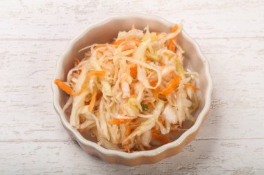 Çiğ lahana turşusu