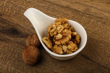 Kabın içinde açık ceviz