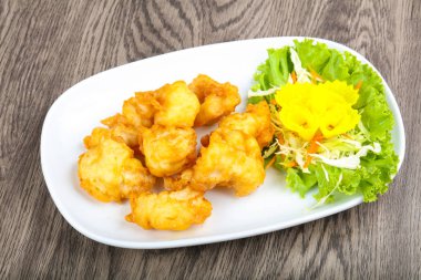 Asya tarzı kalamar tempura