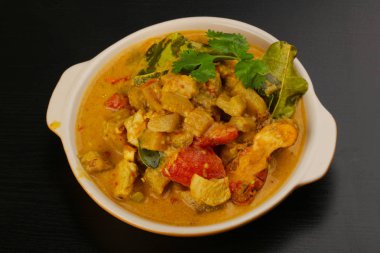 Baharatlı Körili tavuk