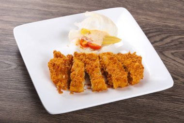 Peynirli gevrek domuz eti