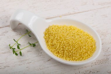 Kabın içinde ham kuskus