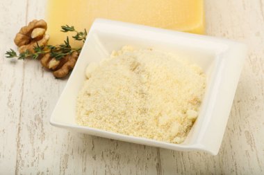 Parmesan peyniri rendesi
