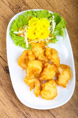 Asya tarzı kalamar tempura